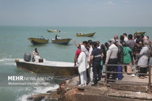تصاویر/ گشت و گذار دریایی در ساحل بوشهر